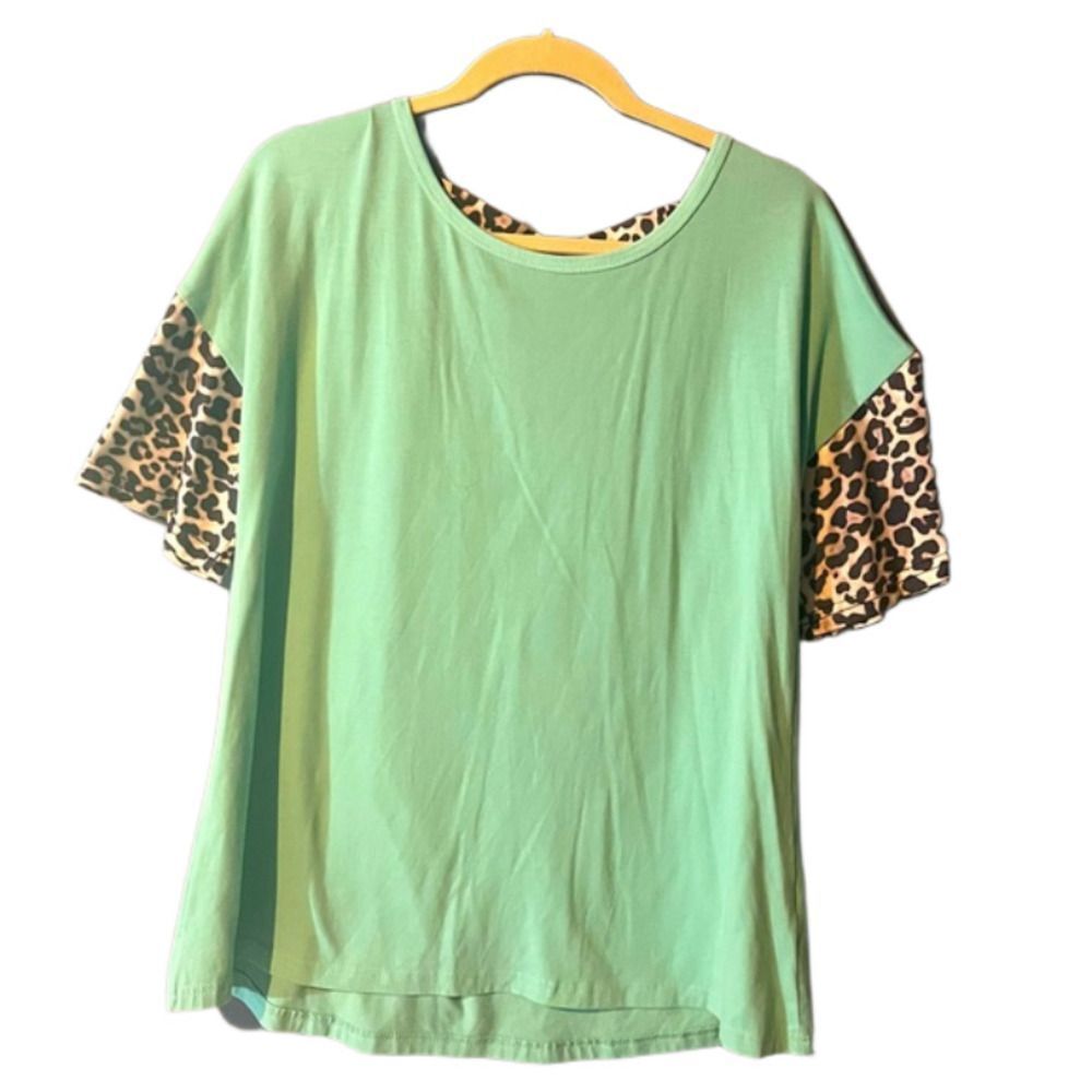 Women’s mint green leopard short sleeve cotton boutique large criss cross back